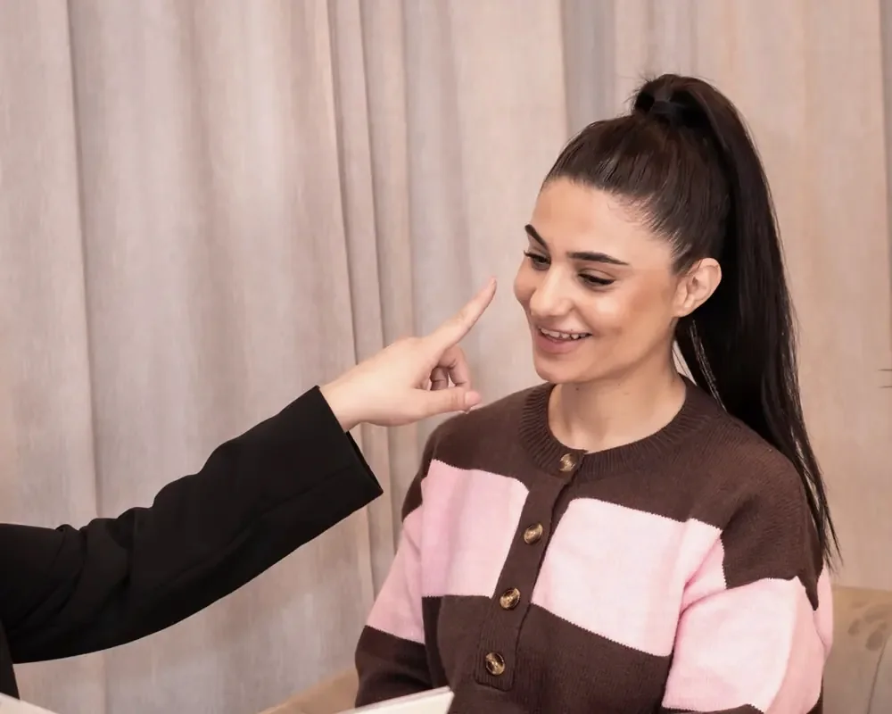 Wenkbrauwen & wimpers verven, threaden en harsen bij Zina Beauty